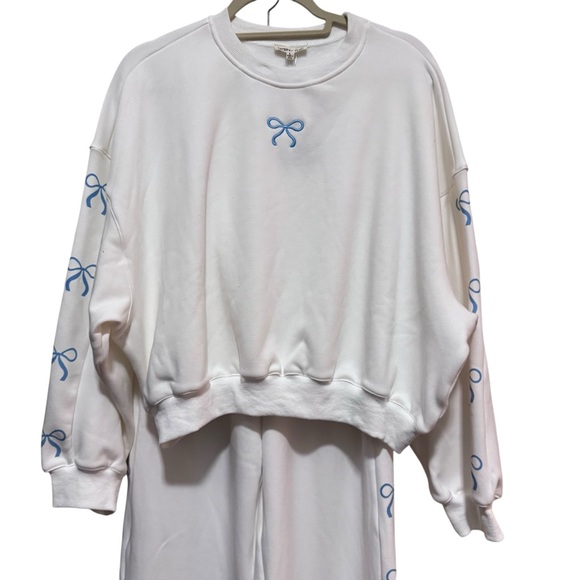 Main Strip - 2 piece/ white Sweatshirt & Pants with bow motif Top L, Pants M - Picture 4 of 16